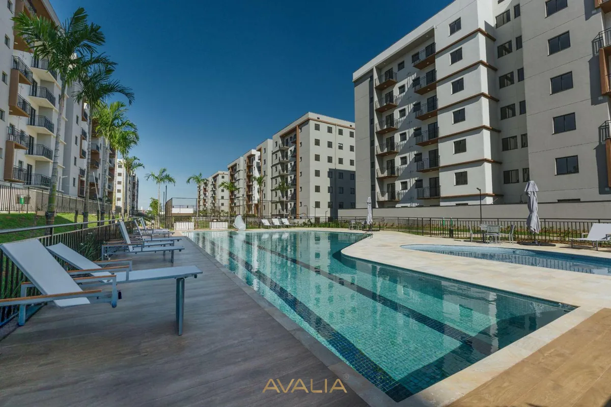 Piscina com raia do Viva Parque Residencial
